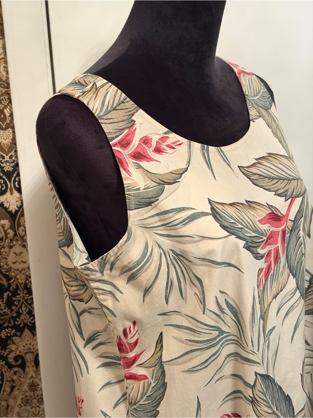 VACATION NIGHTS !Sleeveless Floral A-Line Dress in Cream and Coral 100% Cotton - Picture 3 of 16